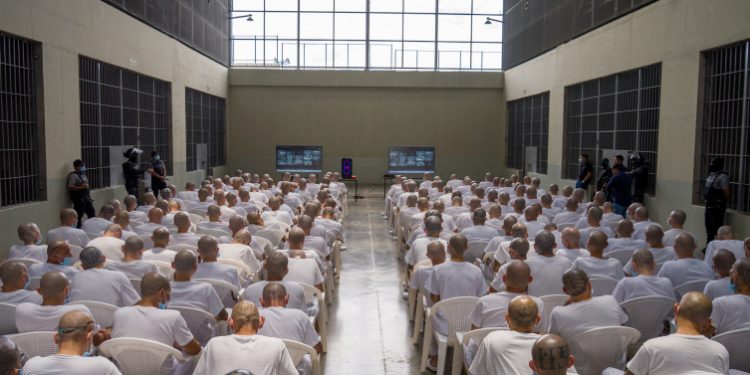 Böyle dava görülmedi: 47 bin suçtan yargılanıyorlar