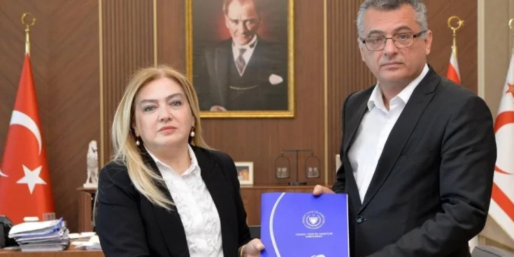 Ombudsman Varol, ikinci altı aylık raporu Erhürman’a sundu