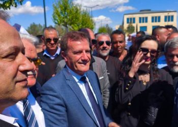 Arıklı, eylem yapan taksicilerle görüştü: Çözüm sözü verdi