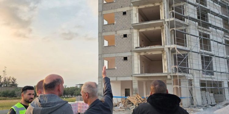 Hasipoğlu, iş kazasının yaşandığı inşaata giderek incelemelerde bulundu