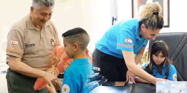 23 Nisan’da anlamlı devir teslim: Makamlar temsili olarak geleceğin sahiplerine bırakıldı