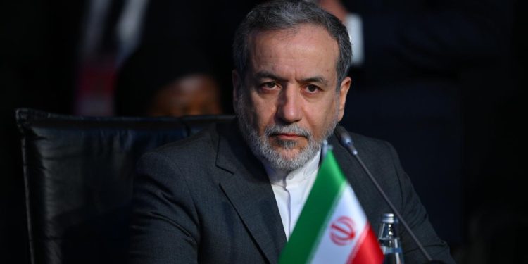 İran Dışişleri Bakanı Arakçi, Ummanın ardından tekrar Pakistana gitti