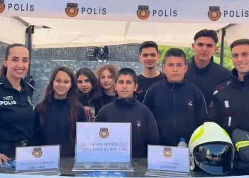 Lapta’daki kariyer gününde polis ve itfaiye meslekleri tanıtıldı