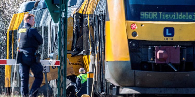 Danimarka'da iki trenin çarpıştığı kazada 17 kişi yaralandı