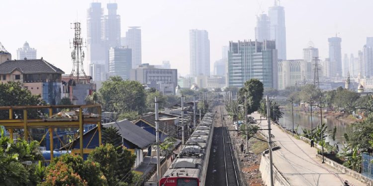 Endonezya'daki tren kazasında ölü sayısı 14'e yükseldi