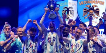 Erzurumspor şampiyonluk kupasını aldı