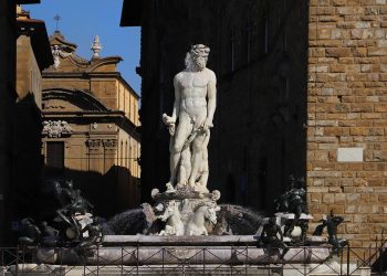 Floransa'da tarihi heykele bekarlığa veda saldırısı