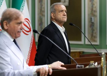 İran Cumhurbaşkanı Pezeşkiyan ile Pakistan Başbakanı Şerif görüştü