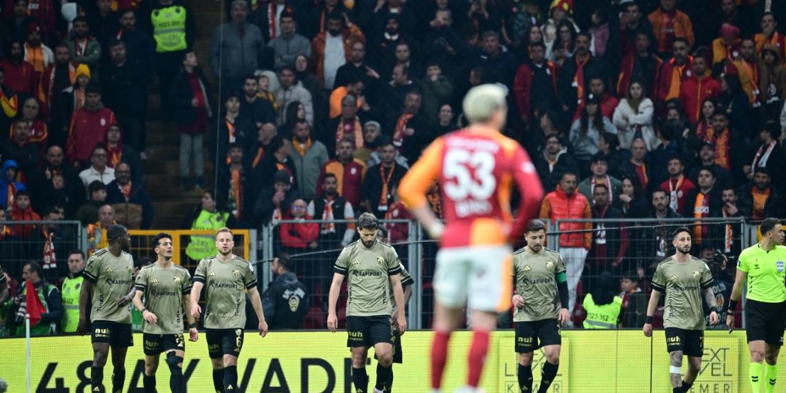 Kocaelispor ile berabere kalan Galatasaray, şampiyonluk yarışında yara aldı