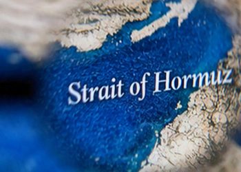 Hürmüz Boğazında üç gemiye ateş açıldı