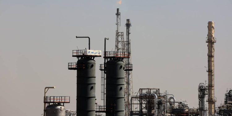 İran petrol üretiminde zorunlu kısıntı eşiğinde