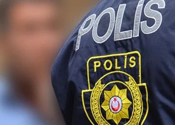 2 bin 500 TL’lik gömlek için sahte dolar verdiler: Polis vatandaşları uyardı