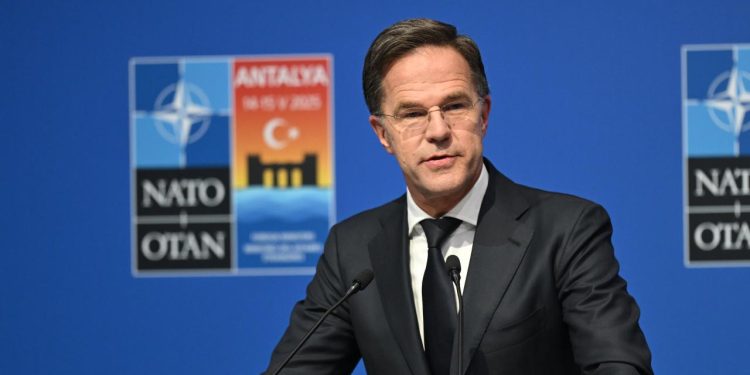 Rutte: NATO'nun nükleer caydırıcılığının etkili olmaya devam etmesini sağlamalıyız