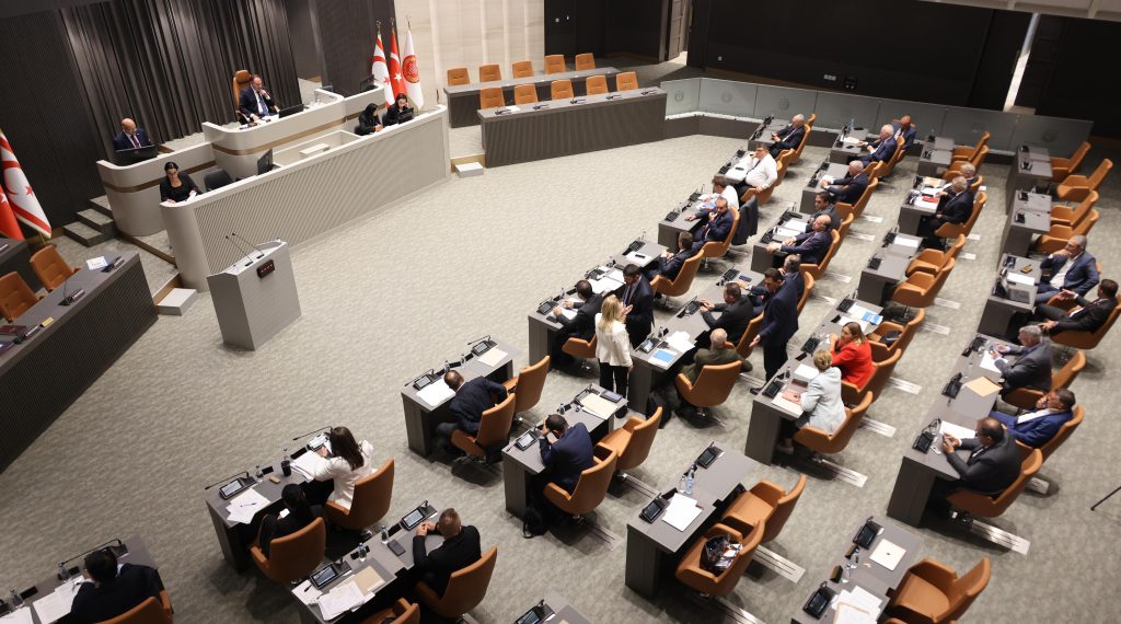 Genel Kurul’da hayat pahalılığını düzenleyen 11 yasa tasarısı komiteye geri çekildi