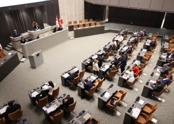 Genel Kurul’da hayat pahalılığını düzenleyen 11 yasa tasarısı komiteye geri çekildi