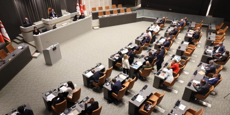 Genel Kurul’da hayat pahalılığını düzenleyen 11 yasa tasarısı komiteye geri çekildi