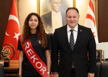 Cumhuriyet Meclisi Başkanı Ziya Öztürkler, başarılı atlet Ada Kafa’yı kabul etti