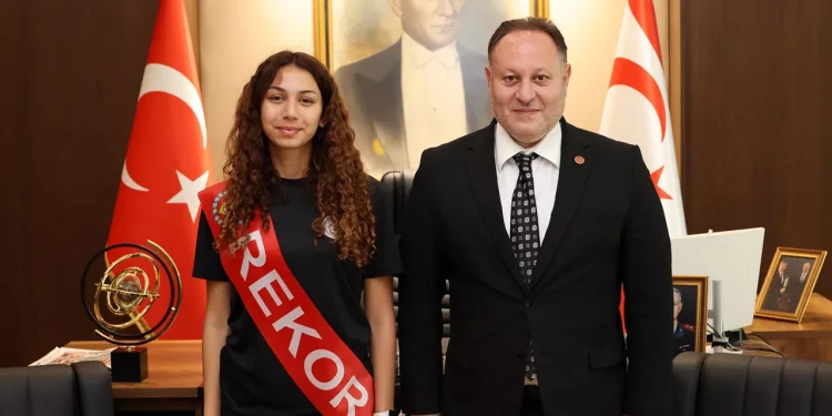 Cumhuriyet Meclisi Başkanı Ziya Öztürkler, başarılı atlet Ada Kafa’yı kabul etti