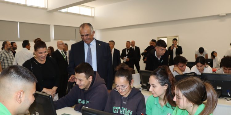 Çavuşoğlu: Ülkeye her yıl bir meslek lisesi kazandıracağız