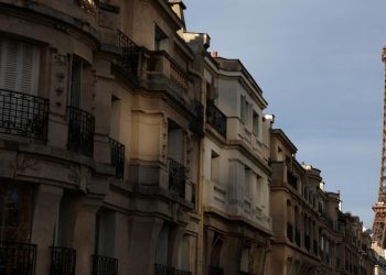 Paris'te İkinci Dünya Savaşı bombası imhası için binlerce kişi tahliye edildi