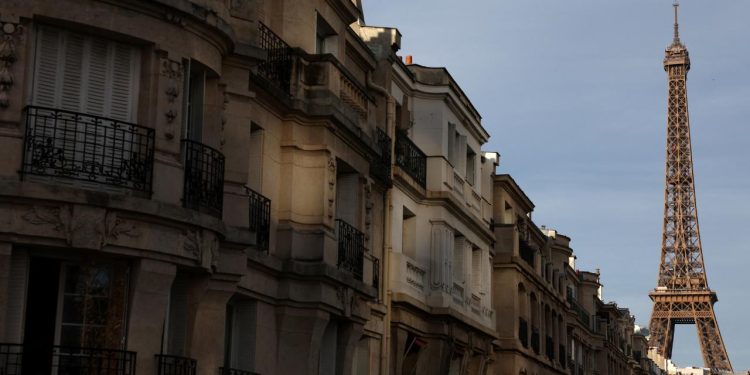 Paris'te İkinci Dünya Savaşı bombası imhası için binlerce kişi tahliye edildi