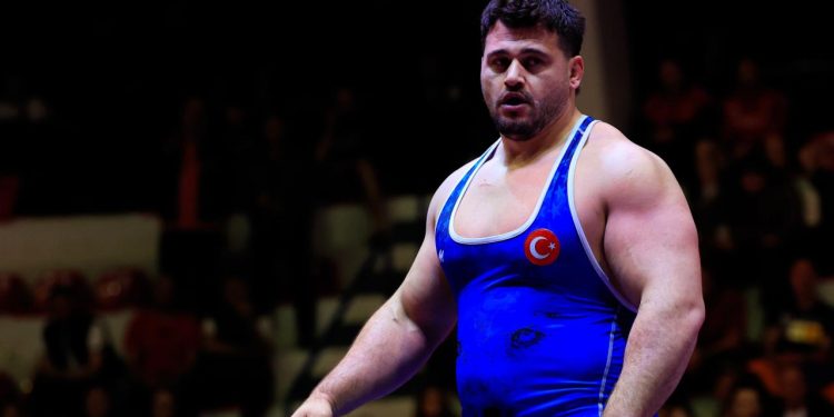 Rıza Kayaalp tarih yazdı