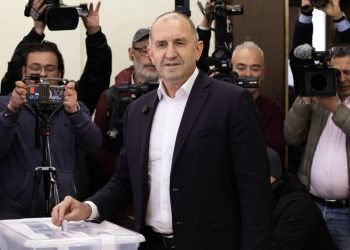 Bulgaristan'da eski Cumhurbaşkanı Radev, genel seçimi birinci tamamladı