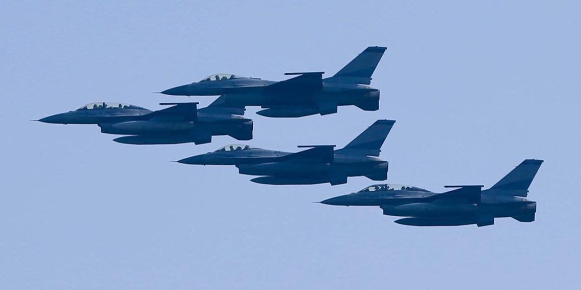 Savaş uçaklarının pilotlar fotoğraf çekerken çarpıştığı ortaya çıktı
