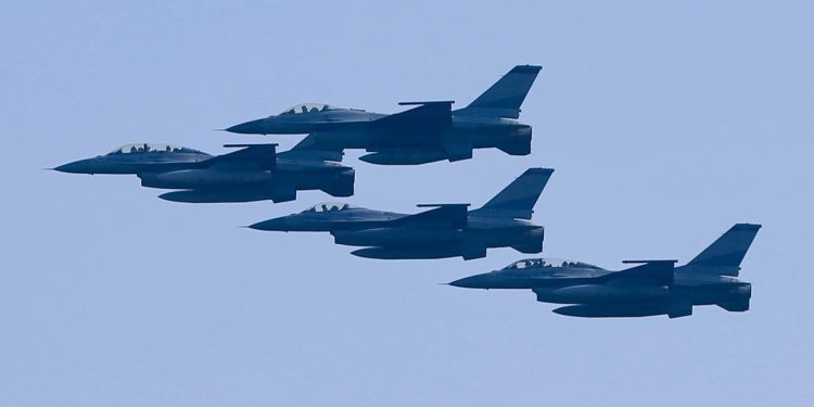 Savaş uçaklarının pilotlar fotoğraf çekerken çarpıştığı ortaya çıktı