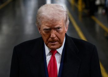 Trump'ın onay oranı düşmeye devam ediyor