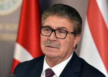 Üstel’den Hristodulidis’e Fransız askeri tepkisi: Güney Kıbrıs’ı yabancı güçlerin üssüne dönüştürüyorsunuz