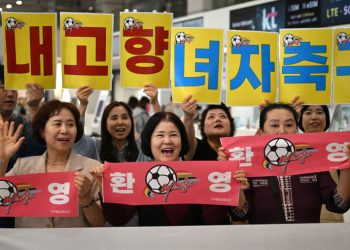 Kuzey Koreli futbolcular 7 yıl sonra ilk kez Güney Koreye geldi