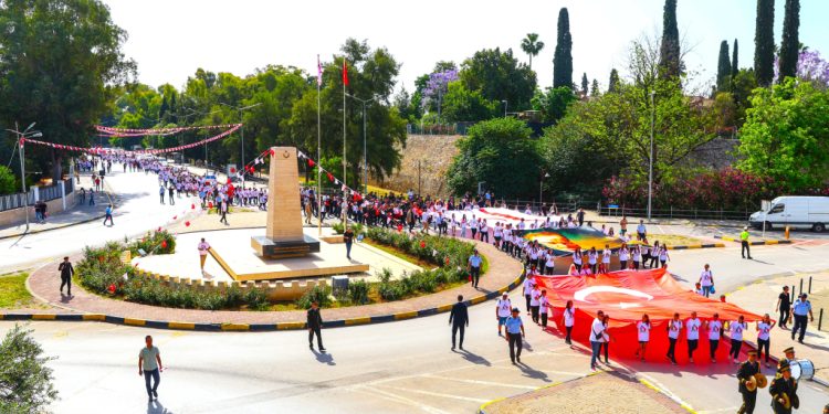 19 Mayıs Atatürk’ü Anma, Gençlik ve Spor Bayramı törenlerle kutlanıyor