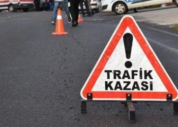 Anayolda korkutan kaza: Otomobil ve tır çarpıştı!