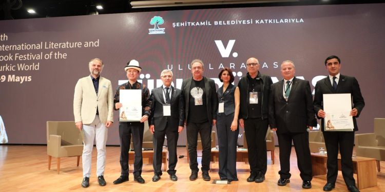 Ceyhan Özyıldız’a Gaziantep’te “Hacı Bektaş-ı Veli” özel ödülü