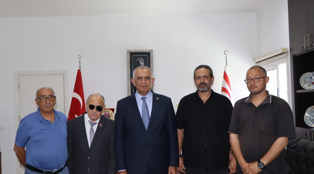 Çavuşoğlu, Engelliler Federasyonu heyetini kabul etti