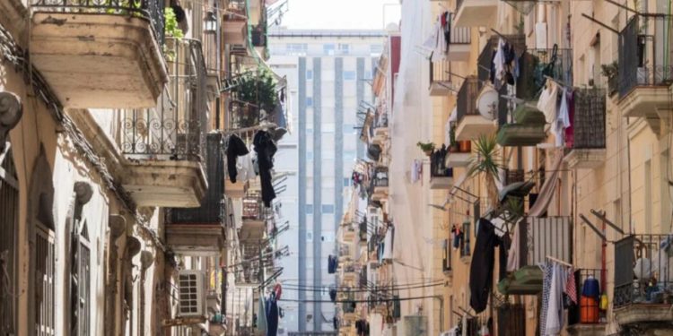 İspanya'da balkona çamaşır asmak yasaklandı
