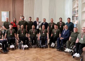 Cumhurbaşkanı Erhürman, Vakıflar Tekerlekli Sandalye Basketbol Takımı’nı kabul etti