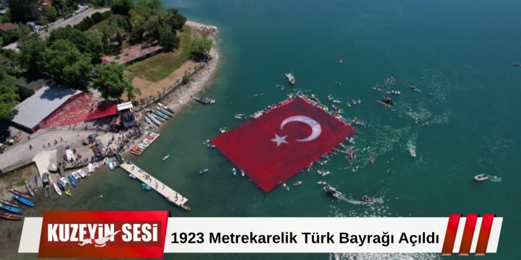 Sapanca Gölü’nde 19 Mayıs Gösterisi