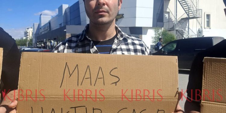 “Maaş haktır” diyerek eylem yaptılar