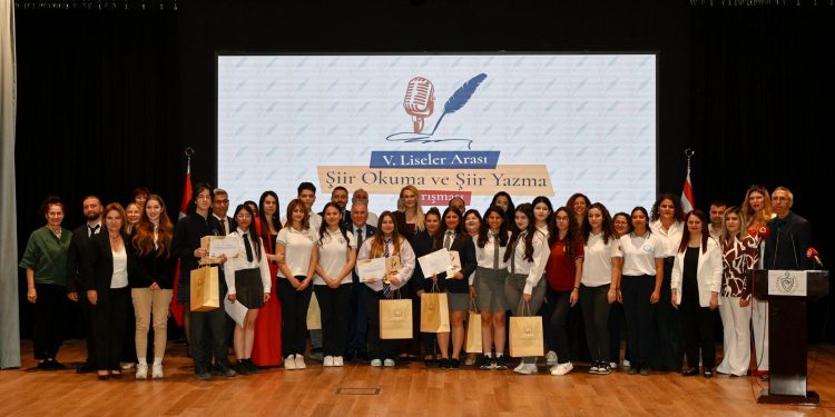 “5. Liselerarası Şiir Okuma ve Yazma Yarışması” Cumhurbaşkanlığı’nda yapıldı