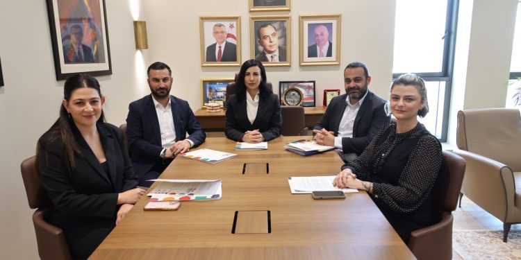 Özdenefe, İnsan Hakları Platformu’nu kabul etti
