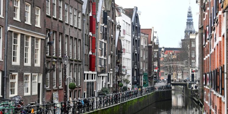 Amsterdam et ve fosil yakıt reklamlarını yasakladı