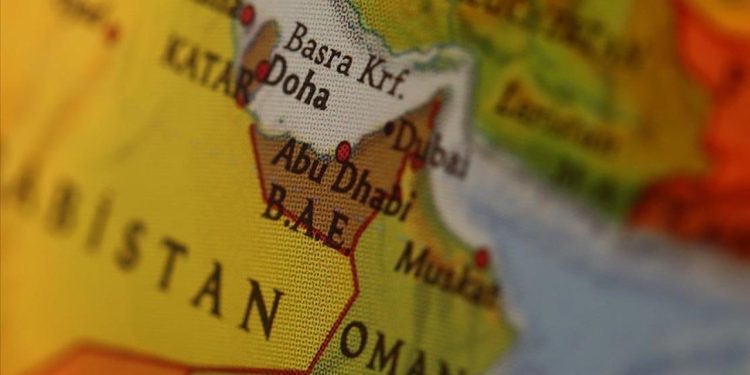 İngiltere Deniz Ticaret Örgütü: BAE açıklarında bir petrol tankerine mühimmat isabet etti