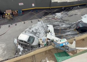 Brezilya'da küçük uçak, binaya çarptı: 2 ölü