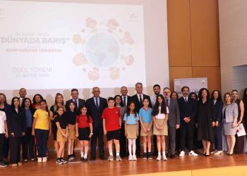 “Dünyada barış” konulu kompozisyon yarışmasının ödül töreni yapıldı