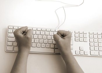 AB'de internet kullanıcılarının yaklaşık yarısı çevrim içi nefret içerikleriyle karşılaştı
