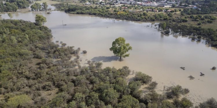Güney Afrika'da sel nedeniyle can kaybı 18'e yükseldi