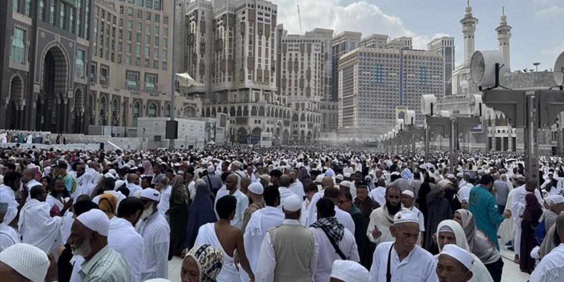 Suudi Arabistan: Hac için ülkeye gelenlerin sayısı 860 bini aştı