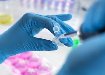 Üniversite laboratuvarında uyuşturucu laboratuvarı